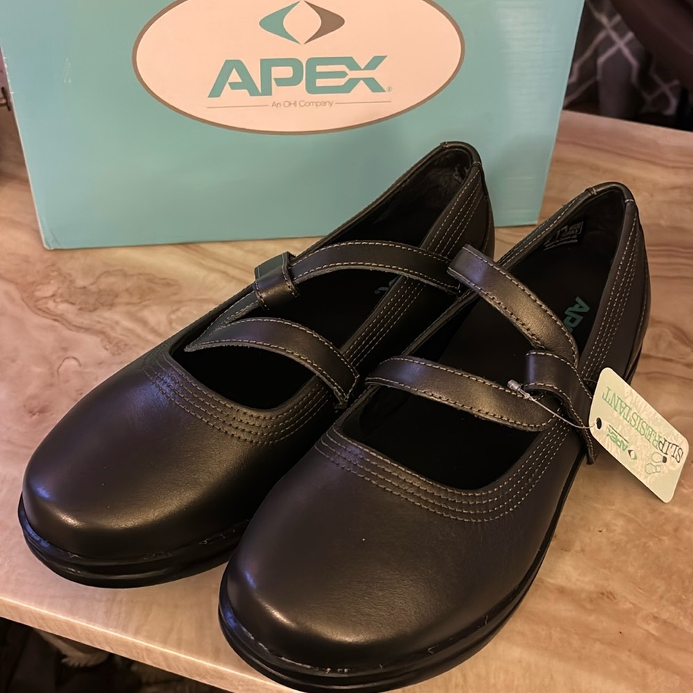 APEX Janice Mary Jane size 9 x-wide color PEWTER.  New in box